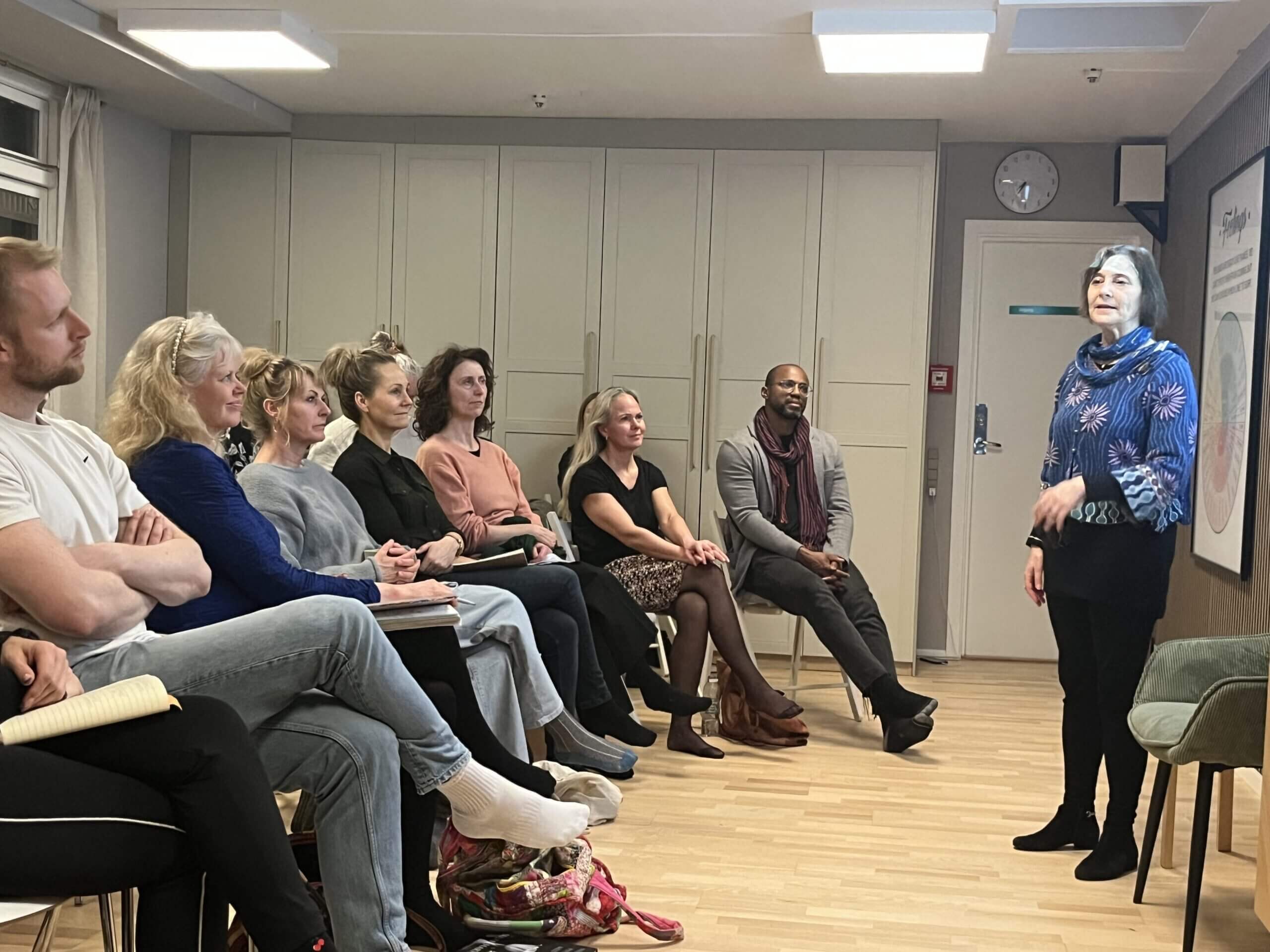 Alle hold på PUC samlet til foredrag med Susan Hart