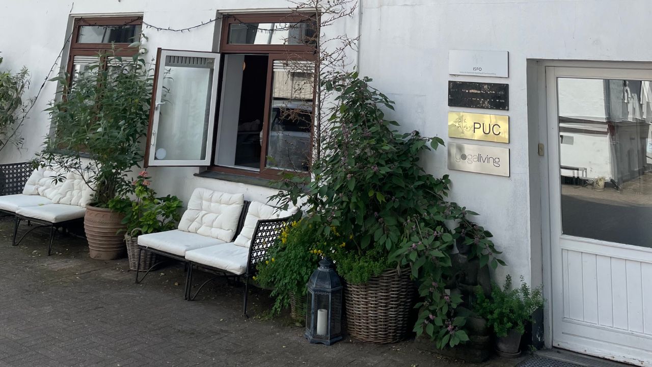 Gårdspladsen foran PUC